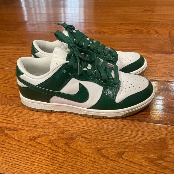 Nike Dunk Low LX Phantom/Sail/Metallic Gold/Gorge Green